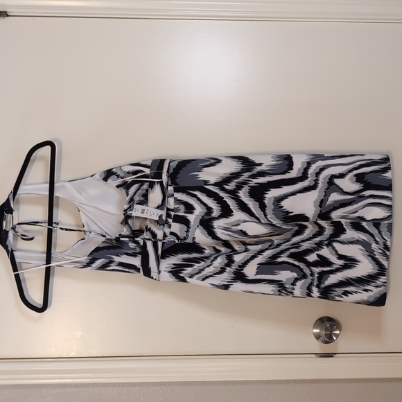 Cache halter top dress size 4. White, black and gray design. - Picture 5 of 5